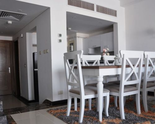 dining room table in apartment for rent in New Cairo by Axxodia 